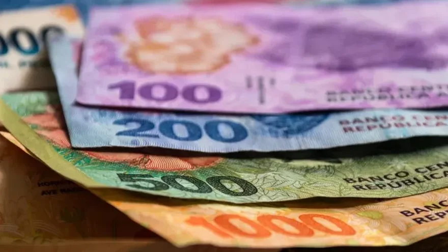 Banco Galicia agrandó la duda: ¿pueden cobrarte comisiones por depósitos de pesos en caja?