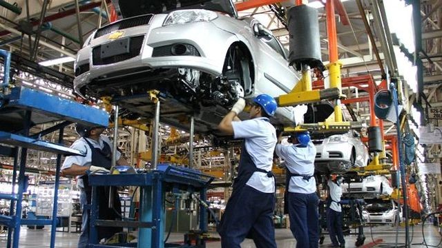 Tras la devaluacin, Brasil compra ms autos argentinos y salva a la industria nacional