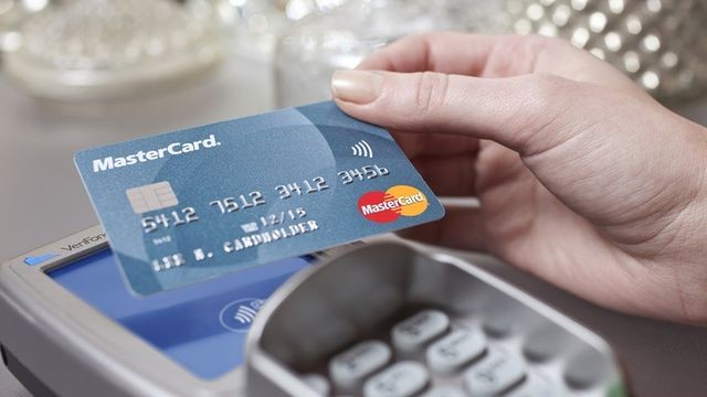 Con Visa herida, as Mastercard quiere ganarle medios de pago