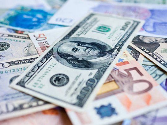 El súper dólar retoma la caída mientras repuntan el franco suizo y el euro tras rescate al Credit Suisse