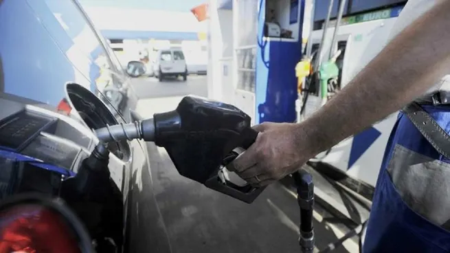 Naftas: tras las subas del 70%, el Gobierno pide establecer un sendero de aumentos