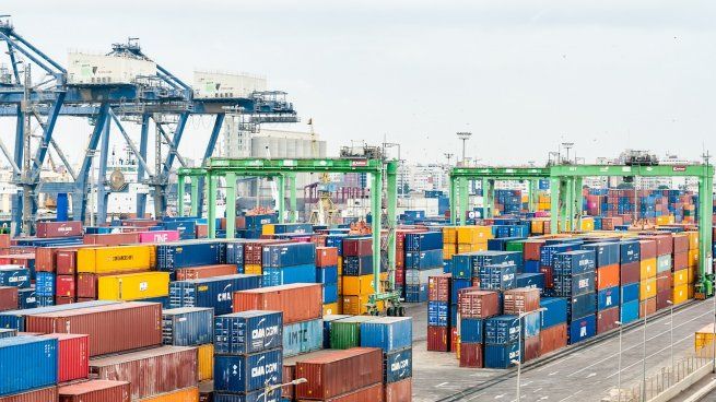 Dólares y comercio exterior: amplían permiso para cancelar importaciones con fondos de exportaciones