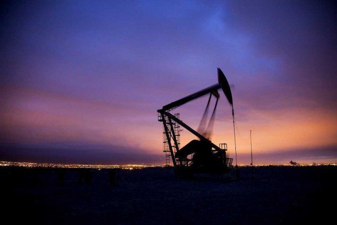 El petróleo repuntó por menor producción de la OPEP, pero cerró enero con pérdidas
